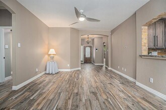 9338 Stoneridge Canyon Ln in Houston, TX - Building Photo - Building Photo