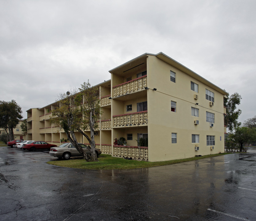 Cutlerwood Apartments in Miami, FL - Building Photo