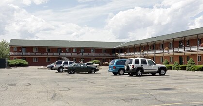 Lakeview Apartments in Wheat Ridge, CO - Foto de edificio - Building Photo