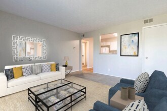 Cedar Heights in Omaha, NE - Building Photo - Building Photo