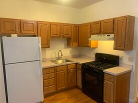 202 Hurley St in Cambridge, MA - Building Photo