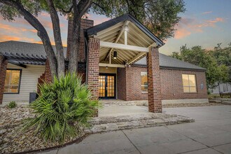 Brixton in San Antonio, TX - Foto de edificio - Building Photo
