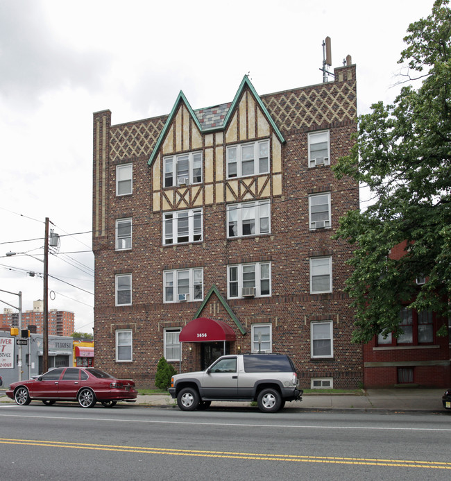 3656 John F Kennedy Blvd in Jersey City, NJ - Foto de edificio - Building Photo