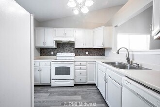 8426 Country Club Blvd in Indianapolis, IN - Building Photo - Building Photo