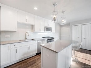 662 Purdy St, Unit 217 in Birmingham, MI - Building Photo - Building Photo