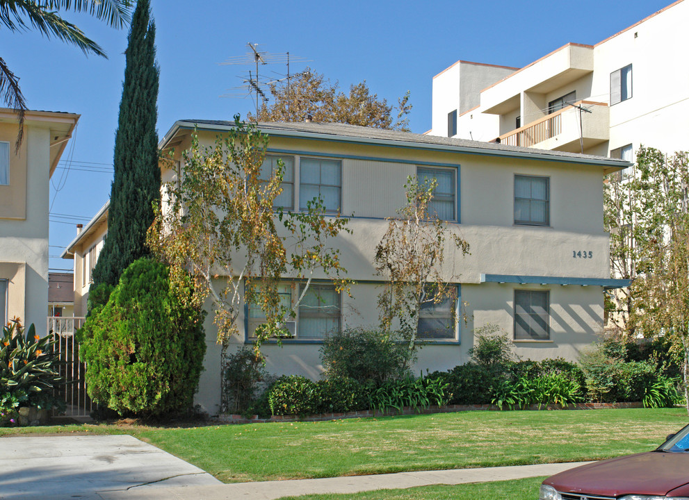 1435 S Wooster St in Los Angeles, CA - Building Photo