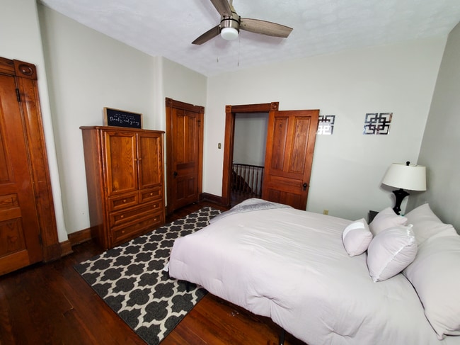 1136 Park Ave, Unit Lovely 1 bedroom 1 bath in Newport, KY - Foto de edificio - Building Photo