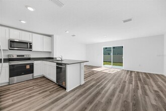 1009 SPOTTED EGRET Loop in Ruskin, FL - Building Photo - Building Photo