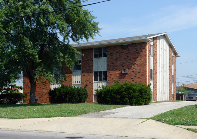 830 W Alexis Rd in Toledo, OH - Foto de edificio - Building Photo