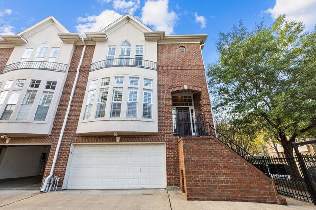 property at 2433 Quenby St