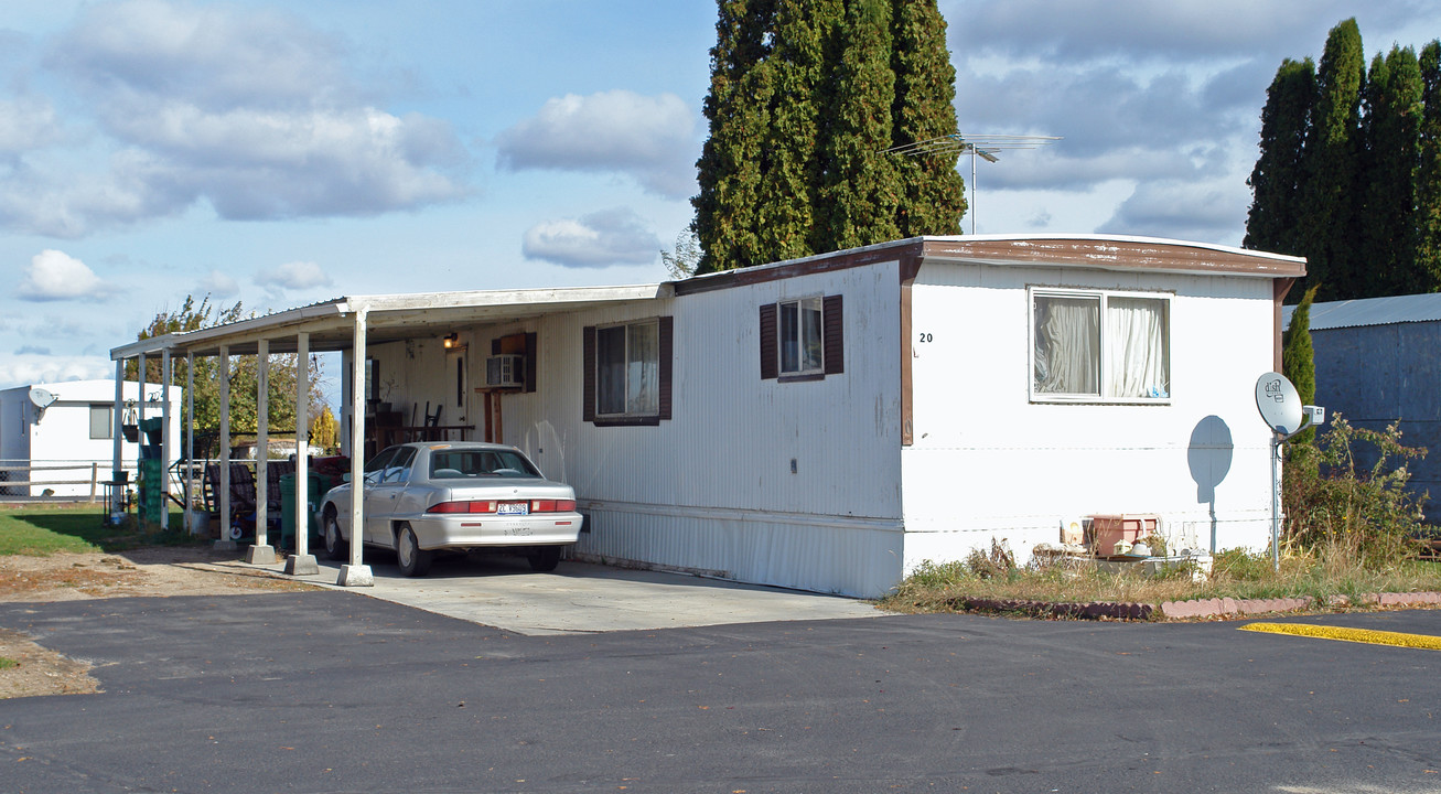 Christi's Mobile Home Park in Caldwell, ID - Building Photo