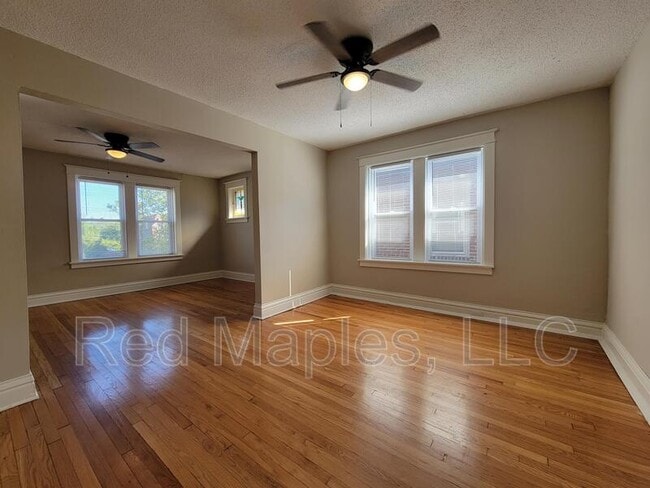 5704 St Louis Ave in St. Louis, MO - Foto de edificio - Building Photo