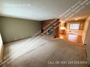 2736 Vassar Dr SE in Grand Rapids, MI - Building Photo - Building Photo