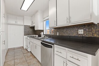 1540 S Fairfax Ave in Los Angeles, CA - Building Photo - Building Photo