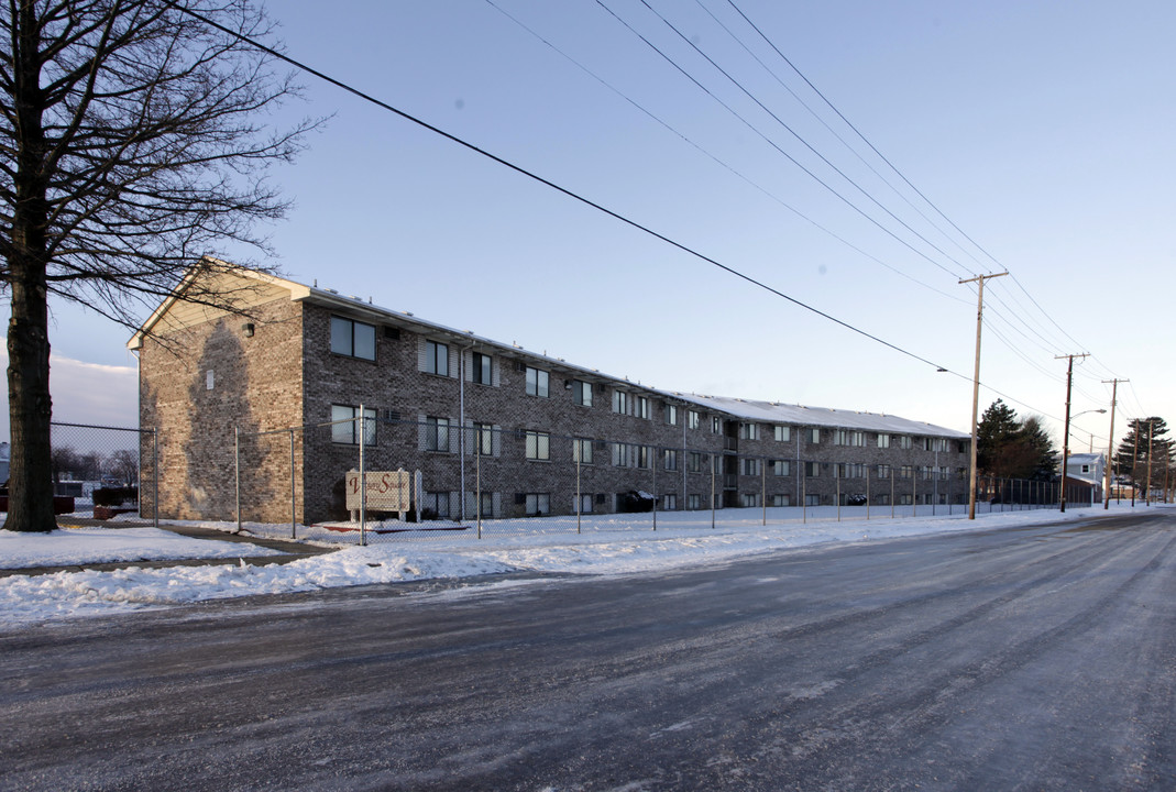 Victory Square in Canton, OH - Building Photo