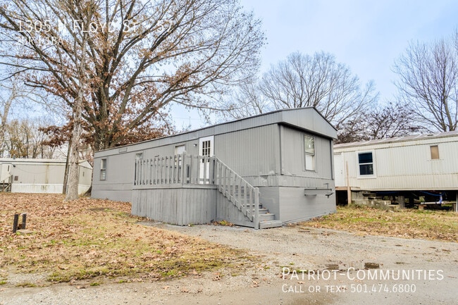 property at 1305 N Floyd St