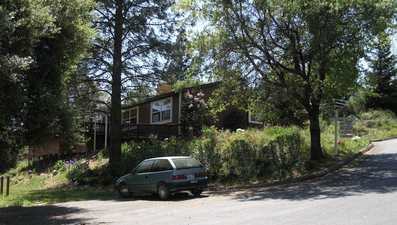 Sierra Pines Mobile Manor in Placerville, CA - Building Photo