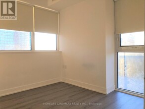 7-3807 Grenville St in Toronto, ON - Building Photo - Building Photo