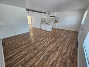 211 McLane Cir in Corning, CA - Building Photo - Building Photo
