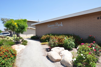 Sierra Park Apartments in Chula Vista, CA - Foto de edificio - Building Photo