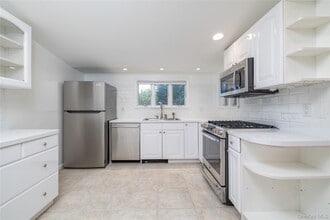 2444 Bayview Ave in Wantagh, NY - Building Photo - Building Photo