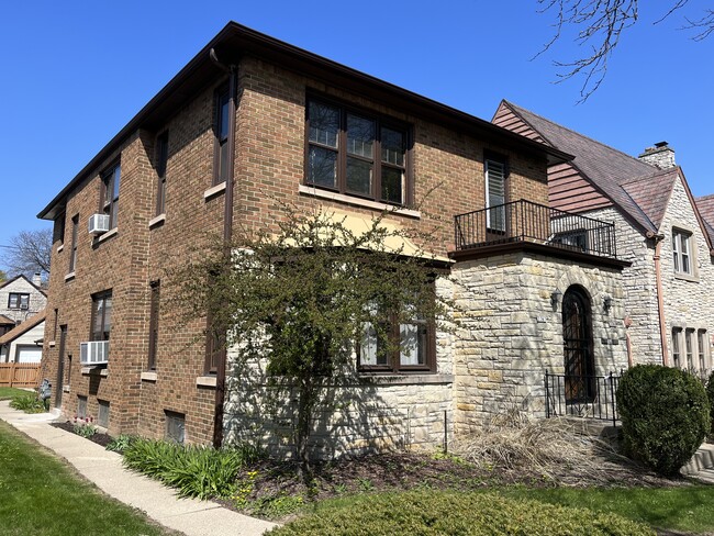 3367 N 53rd St, Unit lower in Milwaukee, WI - Building Photo - Building Photo