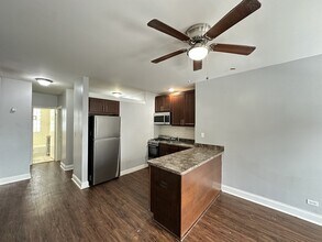 4031 N Kenmore Ave, Unit 402 in Chicago, IL - Building Photo - Building Photo