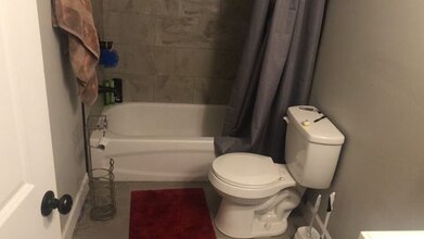 902 Dryden Rd in Ithaca, NY - Foto de edificio - Building Photo