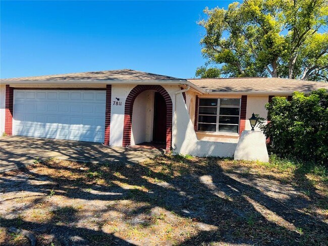 7811 Embassy Blvd in Port Richey, FL - Building Photo - Building Photo