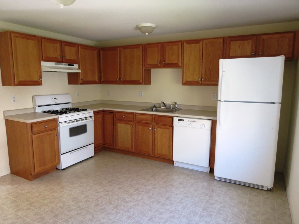 Robbins Nest Townhomes Dracut, MA Apartments For Rent