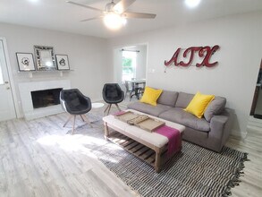 2501 Parker Ln in Austin, TX - Building Photo - Building Photo