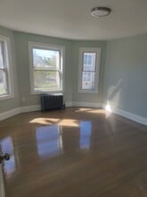 156 S Bend St, Unit 2 in Pawtucket, RI - Foto de edificio - Building Photo