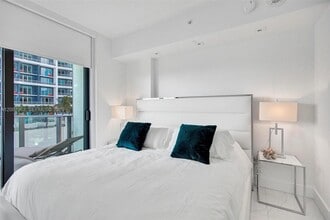 1300 S Miami Ave, Unit 1407 in Miami, FL - Building Photo - Building Photo