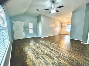 913 Denmark St in Yukon, OK - Building Photo - Building Photo