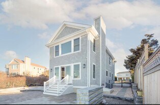 15A Oakhurst Rd in Hampton Bays, NY - Building Photo