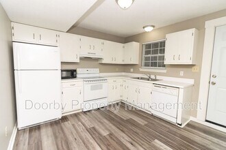 5238 Donlyn Dr in Chattanooga, TN - Foto de edificio - Building Photo