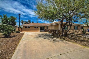 1030 E Manhatton Dr in Tempe, AZ - Building Photo