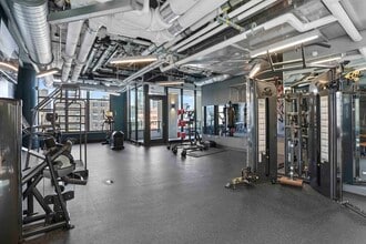 169 W Superior St in Chicago, IL - Foto de edificio - Building Photo