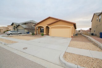 5806 Redstone Rim Dr in El Paso, TX - Building Photo - Building Photo