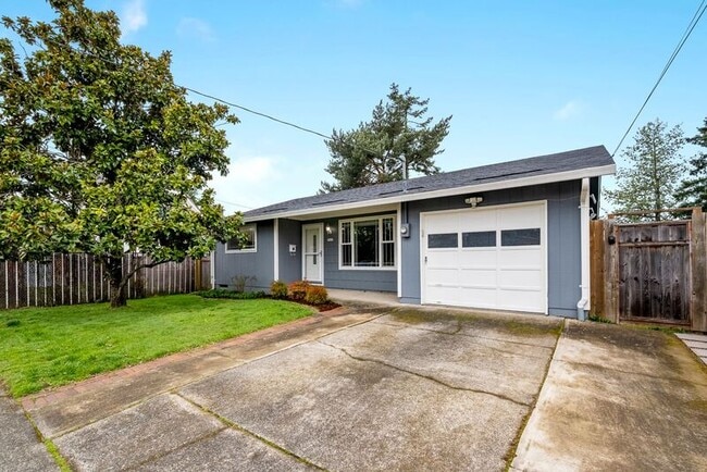 property at 7415 SE Center St