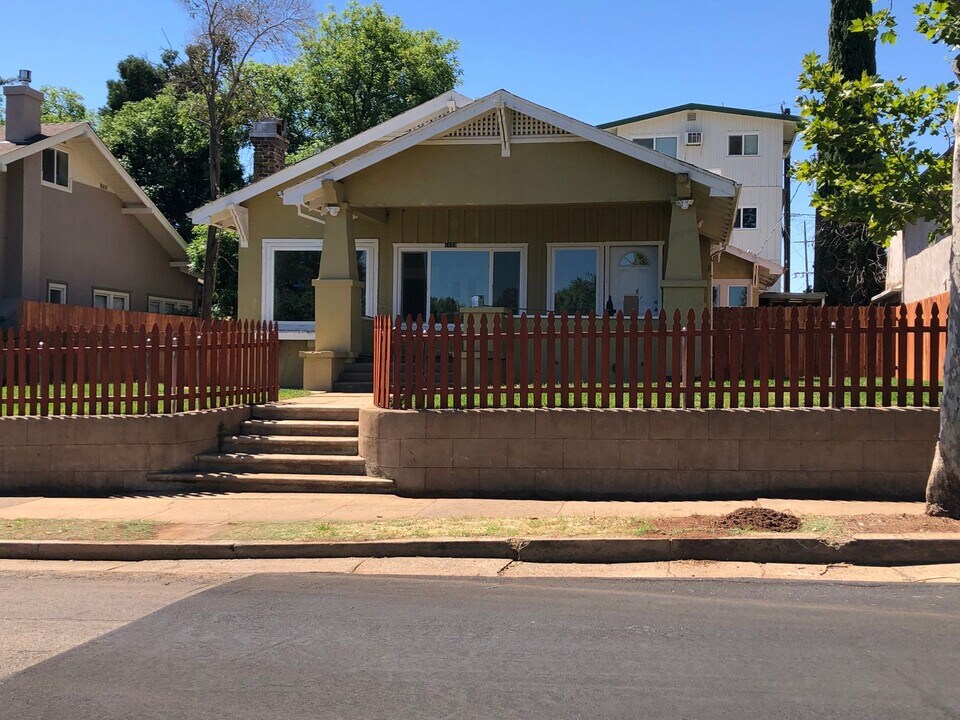1539 Riverside Dr in Redding, CA - Building Photo