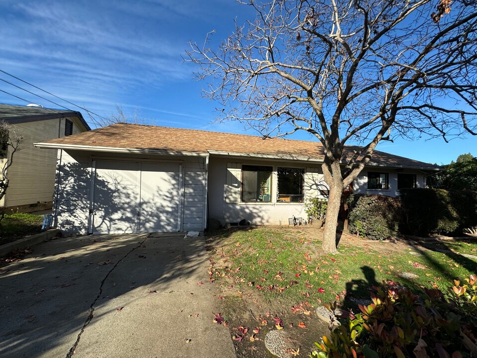 316 Ramona Dr in San Luis Obispo, CA - Building Photo