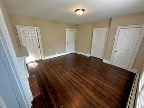 181 Mansion St, Unit B in Poughkeepsie, NY - Building Photo - Building Photo