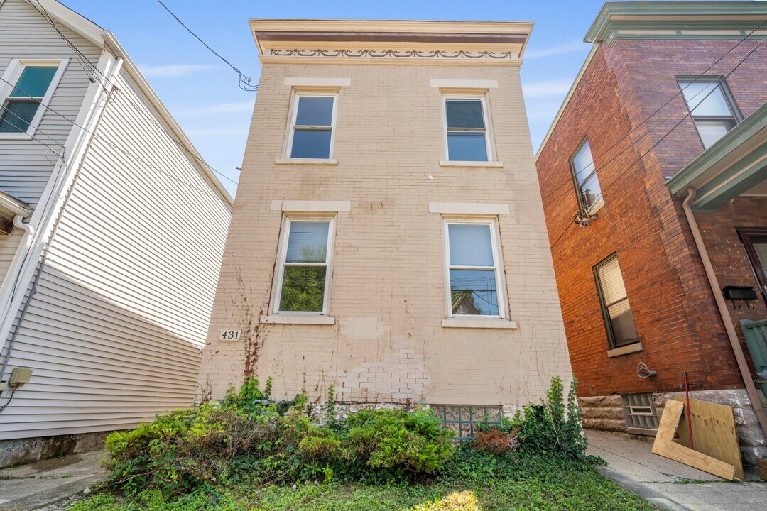 431 Ada St in Cincinnati, OH - Building Photo