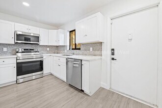 275 Gate Rd in Hollywood, FL - Building Photo - Building Photo