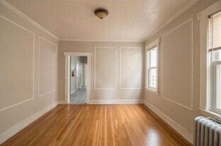 7 Sager Pl, Unit 2R in Irvington, NJ - Building Photo