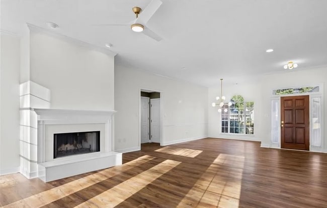 198 Harbour Ln in Richmond Hill, GA - Foto de edificio - Building Photo