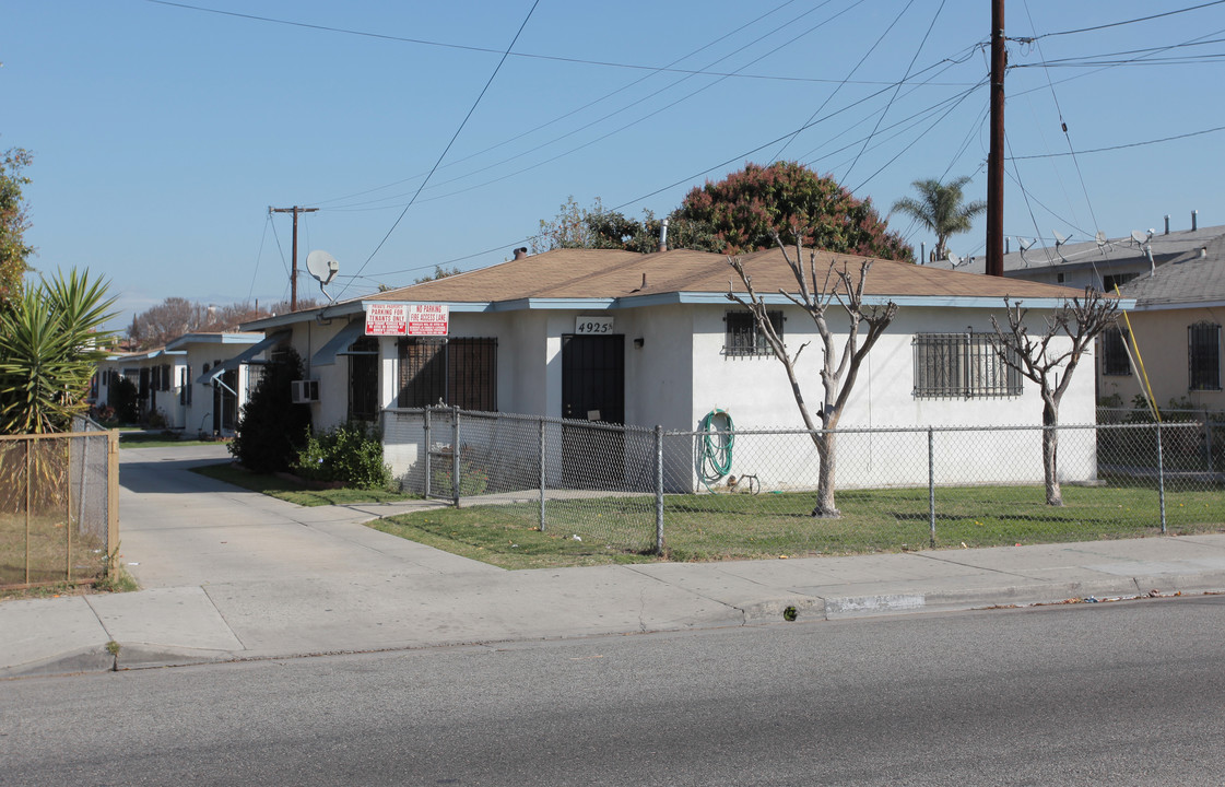 4925 Clara St in Cudahy, CA - Building Photo