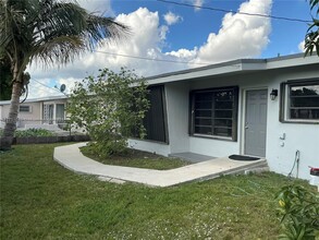 570 NE 173rd St in North Miami Beach, FL - Building Photo - Building Photo