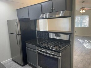 2213 Lanier Dr in Austin, TX - Foto de edificio - Building Photo